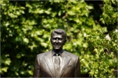 Statue of Ronald Reagan Is unveiled in London