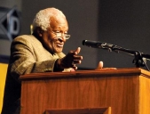 Desmond Tutu speaks of peace; criticizes media for focusing on negative stories