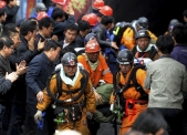 Chinese miners rescued after being trapped for a week